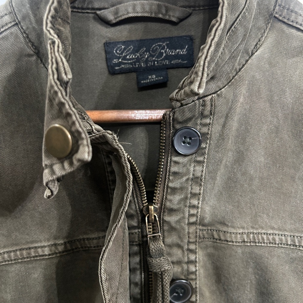 Like new Lucky Brand size XS Olive green Utility Jacket. Lightweight. Gorgeous! - Picture 9 of 16